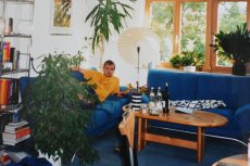 Eine leicht verschwommene Aufnahme aus längst vergangenen Tagen. Die ersten  eigenen vier Wände bezog Stefan Loeffler, der Autor, vor über 30 Jahren am Neu-Ulmer Illerkanal. Foto: Kerstin Thorn 