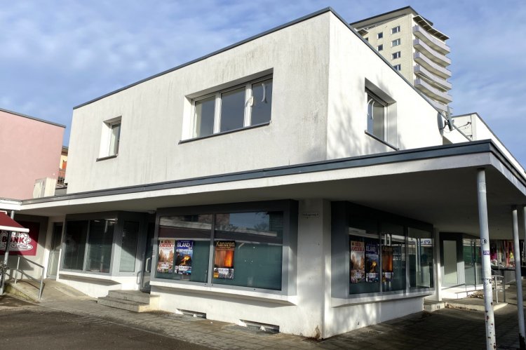 Im Trollingerweg 4 in der Ladenzeile auf dem alten Eselsberg wird eine Notschlaf- stelle für junge Erwachsene eingerichtet. Foto: Stefan Loeffler 