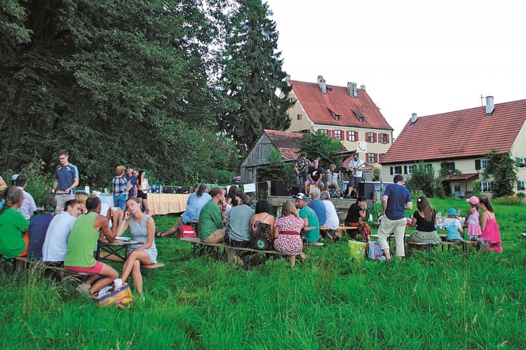Sommerfest auf dem Hofgut Neubronn mit Musik und selbstgemachten  Köstlichkeiten (Bild: I. Hafner)