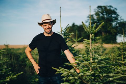 Johannes Schmid in seiner Plantage. Foto: J. Schmid