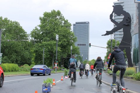 Pop-up-Bike-Lane am 23. Mai 2020 in Frankfurt a.M. Foto © Ansgar Hegerfeld, ADFC / flickr.com