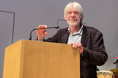 Lothar Heusohn blickte im Stadthaus auf 15 Jahren Freiwilligenagentur Ulm zurück. Foto: Stefan Loeffler
