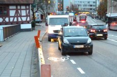 Kein Platz für Radler - der Schutzstreifen in der Neuen Straße ist nur was für starke Nerven (Foto: ADFC Ulm/Alb-Donau)