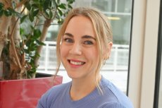 Die 33-jährige Julia Schlumberger wurde für ihren Mut, konsequent zu handeln,  mit dem Ulmer Preis für Zivilcourage 2025 geehrt. Foto: Stefan Loeffler